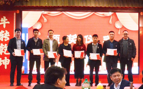 年度個人銷售業績目標達成100%獎