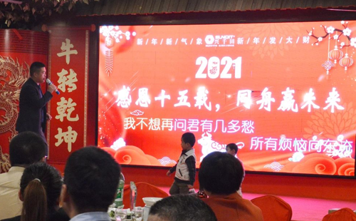 歌曲《把酒倒滿》