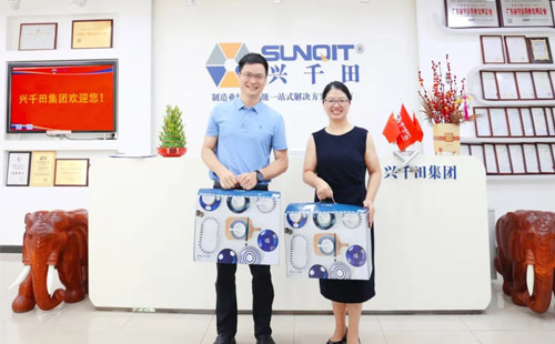 興千田集團祝所有老師教師節(jié)快樂！