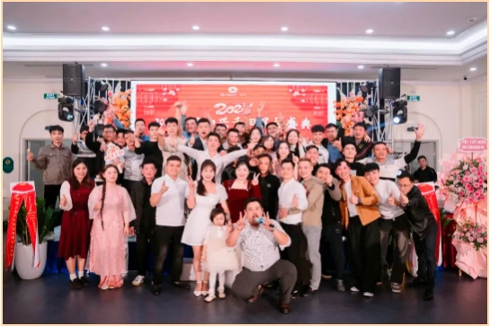 興千田集團(tuán)2024年終總結(jié)暨頒獎(jiǎng)典禮11 興千田集團(tuán)2024年終總結(jié)暨頒獎(jiǎng)典禮11