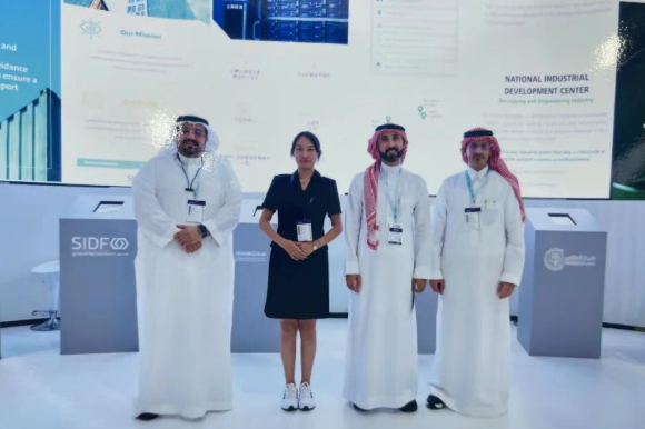 興千田上海展第4天現(xiàn)場熱度再攀新高4 興千田上海展第4天現(xiàn)場熱度再攀新高4