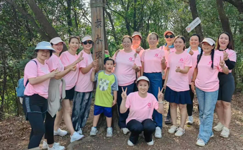 興千田集團(tuán)女職工參加興富社區(qū)“健步新征程，巾幗綻芳華”徒步活動(dòng)2