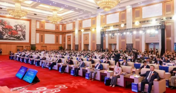 榮膺“履行社會責任杰出企業”與“履行社會責任杰出人物”雙項大獎2